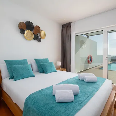 Villa Ereza Royal Family Hoopoe-1 *