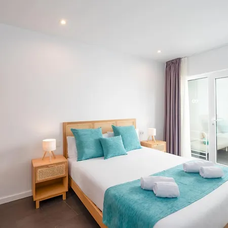 Villa Ereza Royal Family Hoopoe-1 *