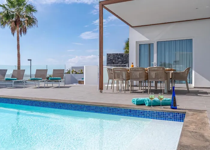 Villa Ereza Royal Family Hoopoe-1 *