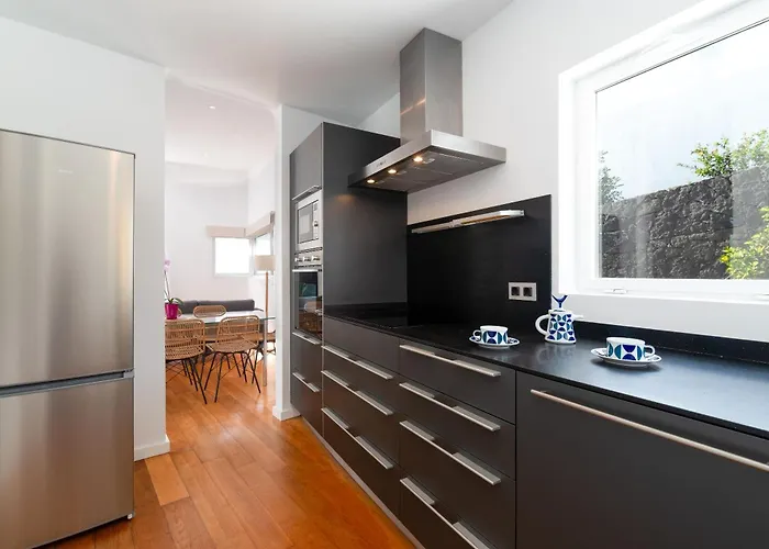 Ereza Royal Family Hoopoe-1 Playa Blanca (Lanzarote)