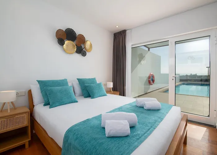 Villa Ereza Royal Family Hoopoe-1 *