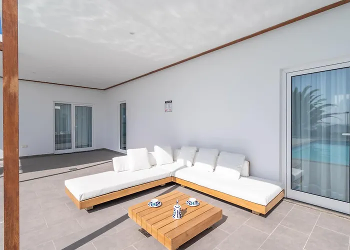 Villa Ereza Royal Family Hoopoe-1