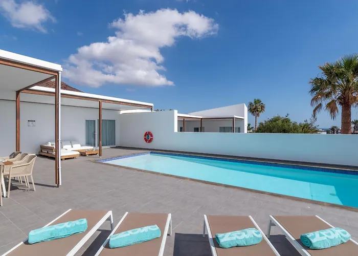 Ereza Royal Family Hoopoe-1 Playa Blanca (Lanzarote)